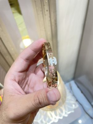 chane l bracelet