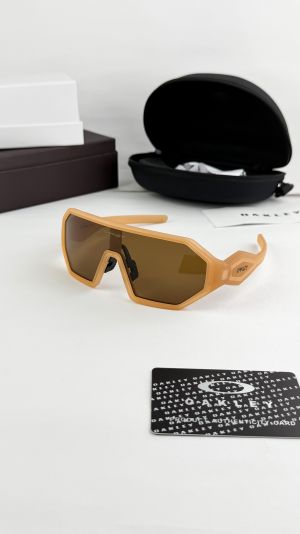 Oakley_brown_606
