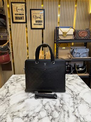 Loui_s Vuitton Laptop Bag Embossed Black (L866325)