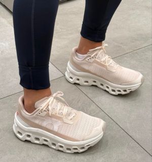 On cloudmonster void dew ivory (390)
