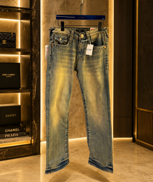 TRUE RELIGION IMPORTED STORE ARTICLE JEANS