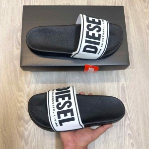 Diese.l Mayemi Logo Embossed White Black Slides