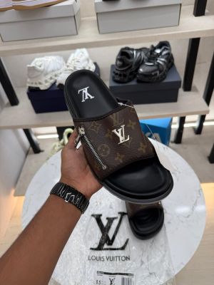 Loui.s vuitton slide brown
