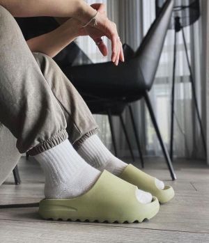 Adidass Yeezy Resin Slides For Women With Original Box