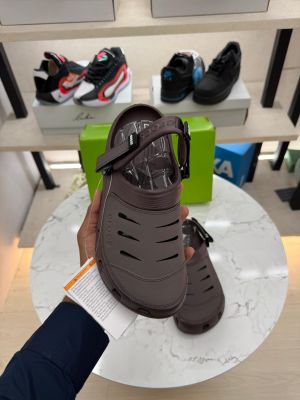 CROCCS  YUKOON BROWN CLOG