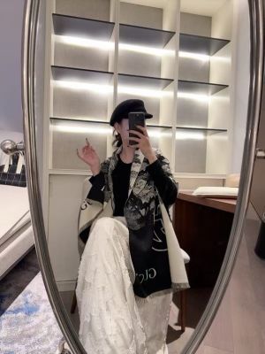 Gucc.i_Floral_Rose_Print_Black_White_Cotton_Pashmina_With_OG_Box_&_Carry_Bag