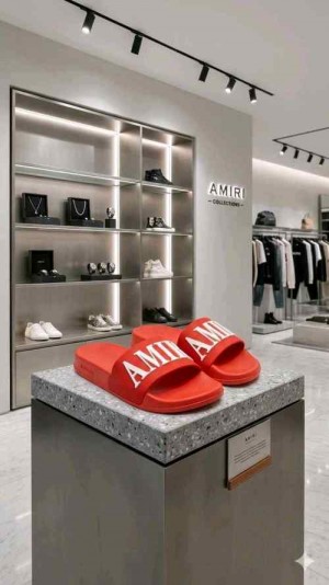 Amirii Embossed Slide Red
