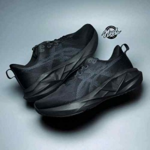 Asicss Novablast 5 Black Carrier Grey all triple eclipse 608