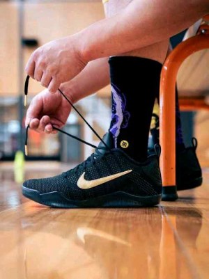 Nikee Kobe 11 Protro Fade to Black 656