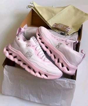 On  Cloudtilt Loewe Pale Pink