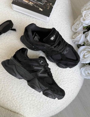NEWW BALANCE 9060 TRIPLE BLACK CAT