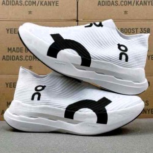 On Running CloudBoom Strike LS White Black 499