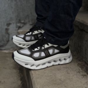 On cloud Tilt Remix Black Ivory