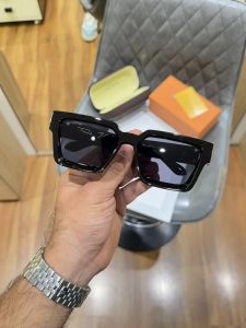 Loui vuitton millionaire black gold