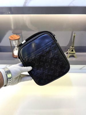 Lv_Loui_ Vuitton Black Sling Bag Fa 554