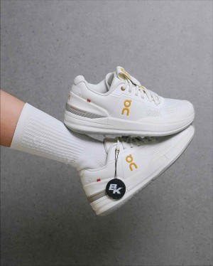 On The Roger Pro Ace Ivory Fog 6185