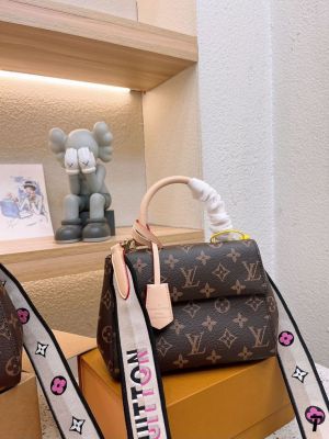Louiis vuitton cluny small handbag with og box(22617)