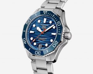 Tag_g Heuee_r Aquaracer Professional 300m date automatic japan zik zake line