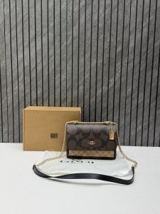 Coacch Klare Highend ShoulderBag With OriginalBox & DusTCover Metal Tag