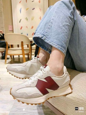 Neww Balance 327 Moonbeam Burgundy 504