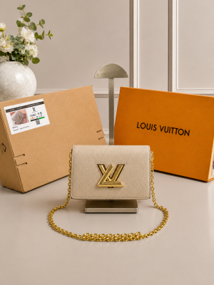 Louiis Vuitton Twist MM Bag Crafted Epi Leather Sling Chain Strap With OG Double Dust Cover & Carry Bag Kose Apricot 43662