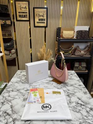 Michael Kor Mk Signature Chain Shoulder Bag With Leather Trim (Pink)(62306)