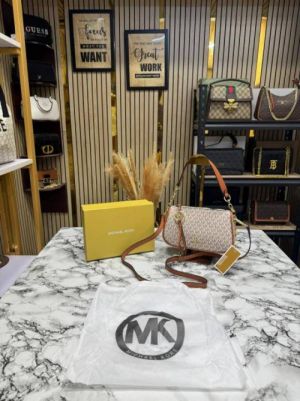 Michael Korrs Jet Set Charm Shoulder Bag With Box And Dust Bag (100809-Beige)