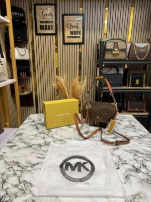 Michael Korrs Jet Set Charm Shoulder Bag With Box And Dust Bag (100809-Brown)
