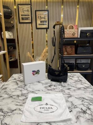 PRADDA RE EDITION GLOSSY BAG WITH OG BOX DUST BAG CARD BLACK DAMAGE BOX