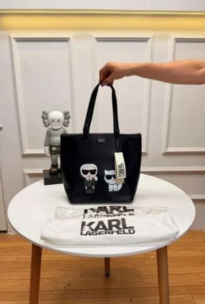 Karl Lagerfeld Embossed Logo Tote Para Mujer Original With Dust Bag 6457