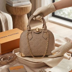 Louii.s Vuitton lma sling bag with box dustbag 6482