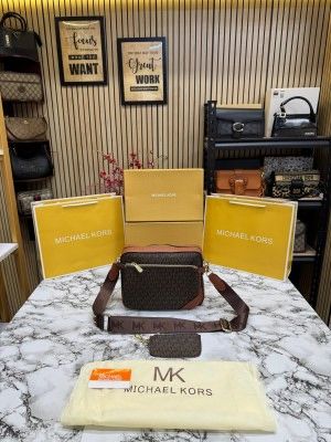 Michael_kor camera jet set combo with og box and dust bag premium quality (BROWN) M996