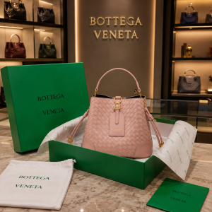 Bottega Veneta Intrecciato Bucket Bag  Premium Quality  Full Brand Packaging  5028
