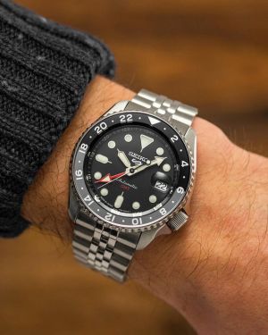 Seiko 5 Sports Japan Machine silver Black