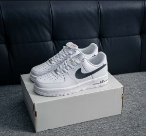 NIKKE AIRFORCE 1 LOW WHITE BLACK SWOOSH