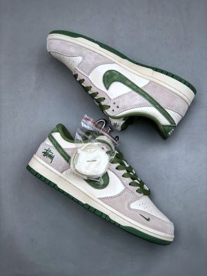 NIKKE SB DUNK X STUSSY WHITE ARMY GREEN SUEDE