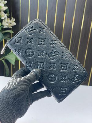 Louiis Vuitton ladies wallet with box(LD05-black)