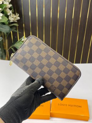 Louiis Vuitton ladies wallet with box(LD04-coffe)