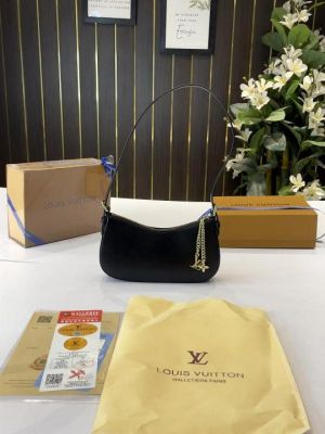 Louiis bloom with og box