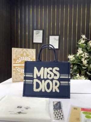 Miss dioor book tote with og box