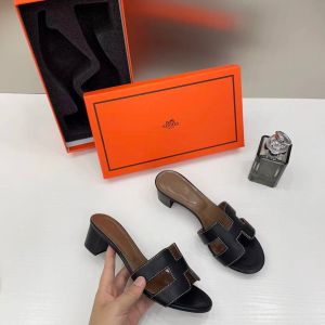 Hermees Oasis Sandals Black H cut-out Stacked Block Heel With OG & Carry Bag 778 Black