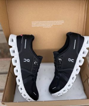 On cloud 6 waterproof Running Black white