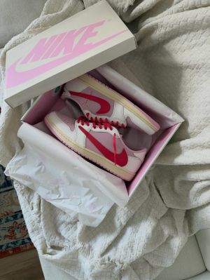 Air Jordan 1 Low X Travis Scott Tropical Pink