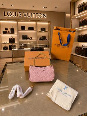 Louiis_vuitton_lv_pochette_sling_with_magnetic_box_with_carrybag_model_675