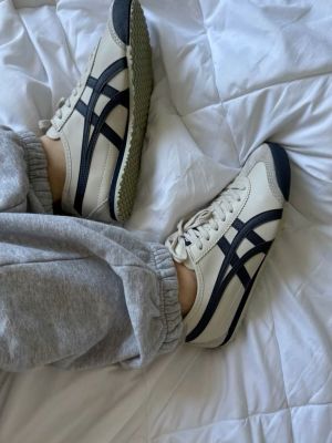 WMN Onitsukka Tiger Mexico 66 Birch Peacoat