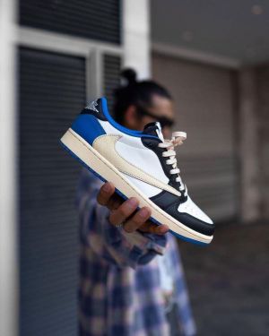 Nikke Air Jordan Retro 1 Low x Travis Scott Fragment 372
