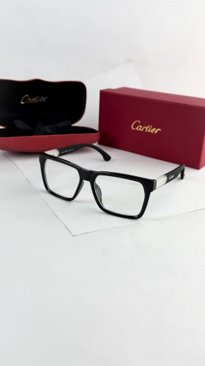 Cartie_black_plano_3692