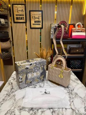Christian Dio Medium lady Glossy Handbag With Box And Dust Ba RICOT) 1809