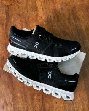 On Running Cloud 5 Black White womens 200