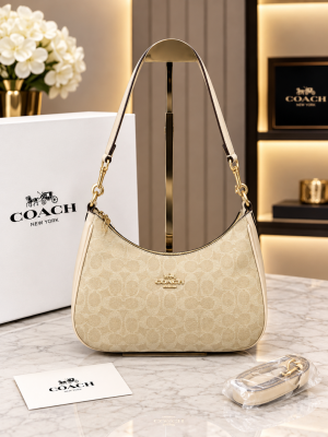 Coacch Teri Hobo Large Apricot White Shoulder Bag With OG Box & Dust Cover 8006 Apricot White
